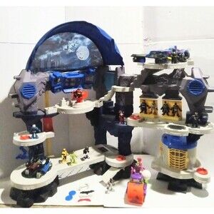 Imaginext DC Super Friends Batman Super Surround Batcave Playset